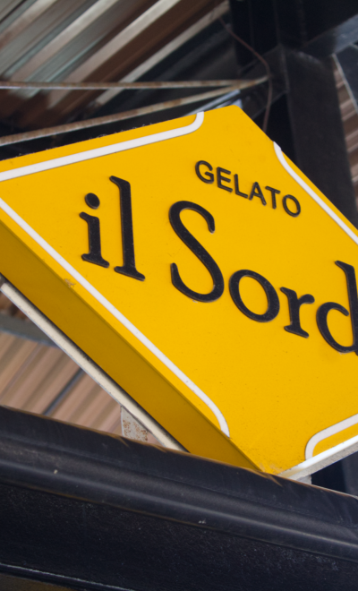 Vista do logo no Carrara Food Park