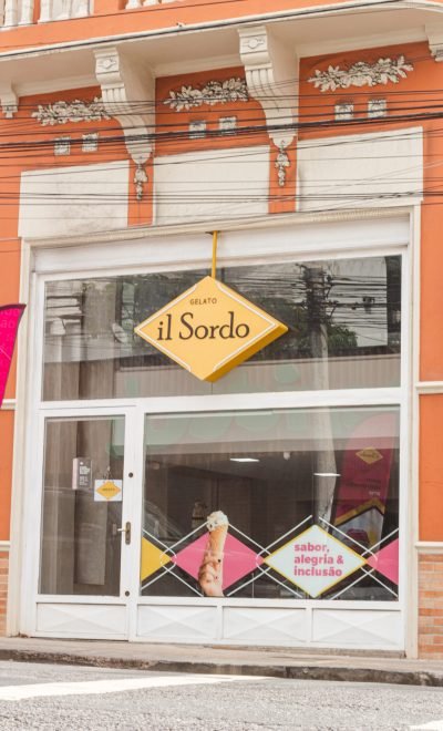 Fachada da loja em Salvador, em frente ao HiperIdeal da Barra